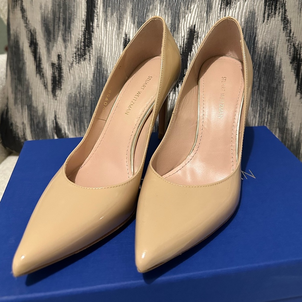 Stuart Weitzman Pump patent - beige